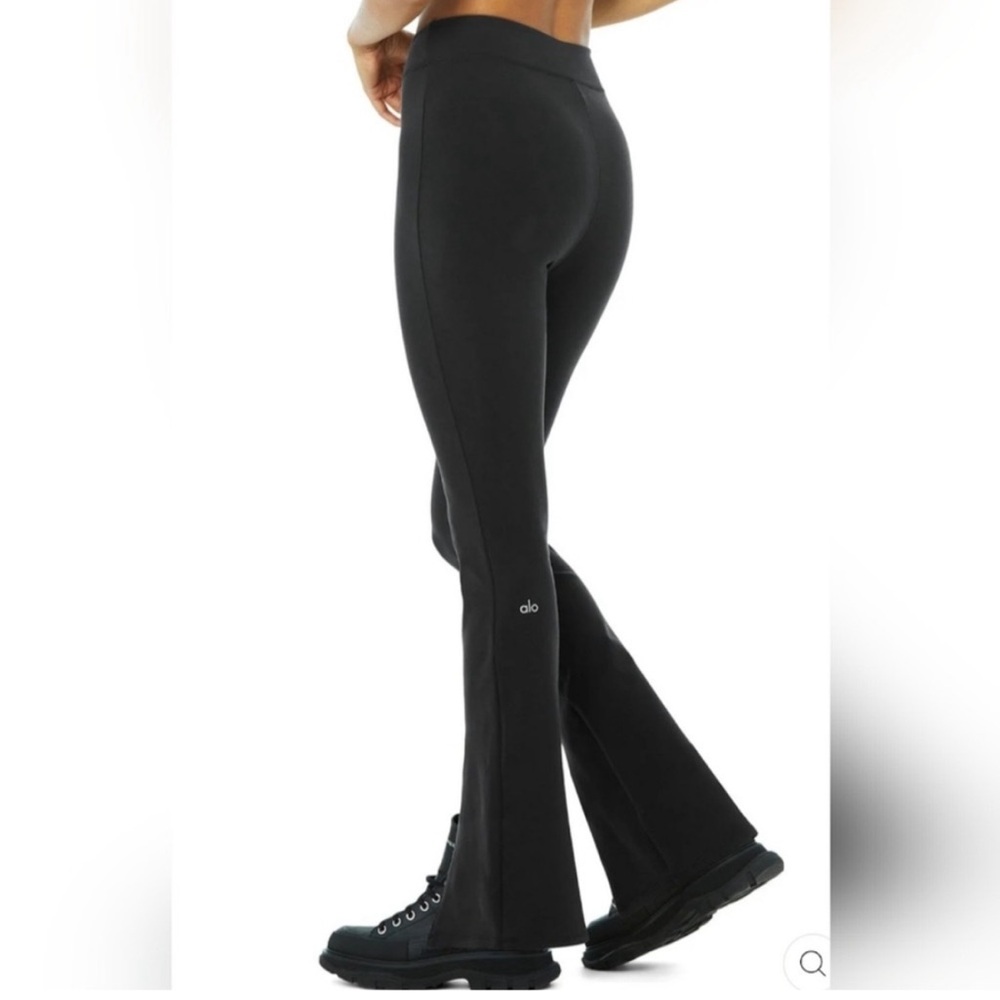 Alo Flutter Leggings size small
